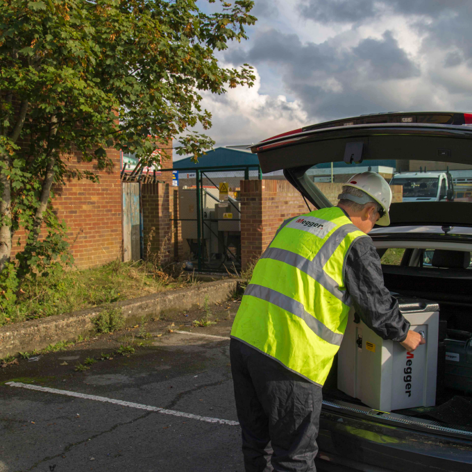 EZ-THUMP 3 kV 和 EZ-THUMP 4 kV，型号 V3